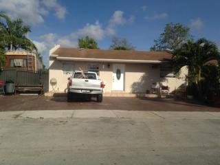 4364 129th Pl, Miami, FL 33175-4041