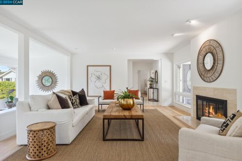41 Charles Hill Rd, Orinda, CA 94563-1535