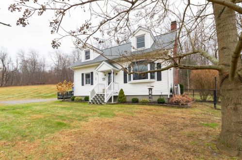 44 Sky Top Dr, New Hamburg, NY 12590-5489