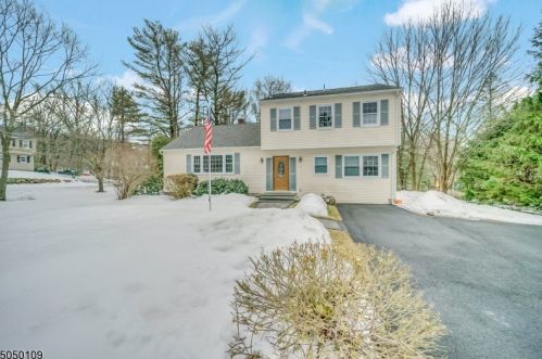 50 Sweetman Ln, West Milford Lakes, NJ 07480-2950
