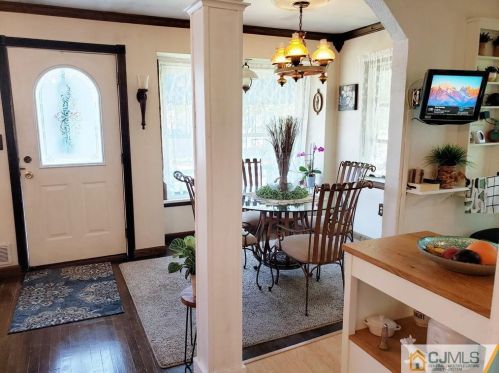 402 East Ave, Sewaren, NJ 07077-1413