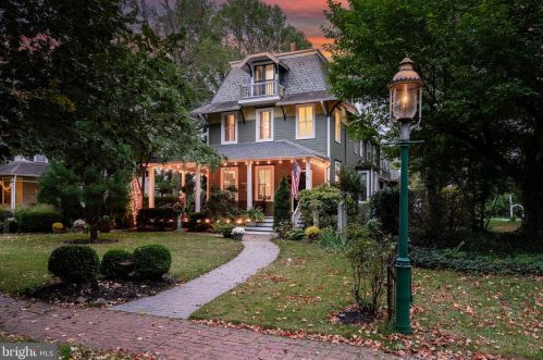 408 Lippincott Ave, Riverton, NJ 08077-1309