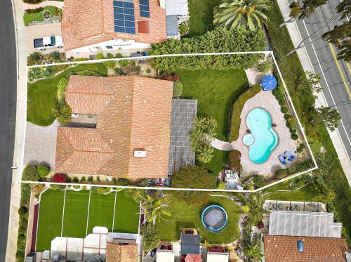 2585 Coronado Pl, Vista, CA 92081-8715