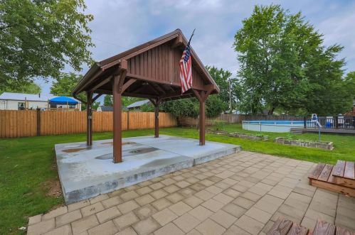 5719 Tall Oaks Dr, Milford OH  45150-2525 exterior