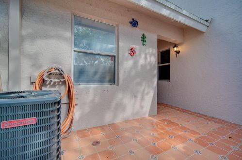 5215 Glencove Ln, West Palm Beach, FL 33415-7484