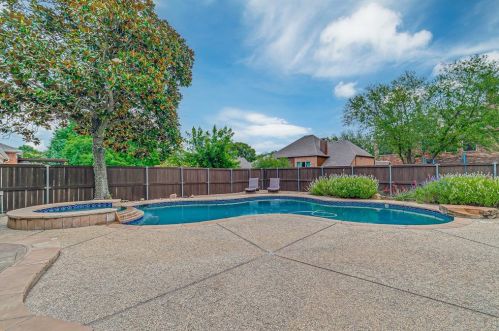 1800 Southwicke Dr, Lewisville TX  75022-8430 exterior