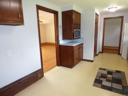 6 Ridgeland Cir, Wallingford CT  06492-2121 exterior