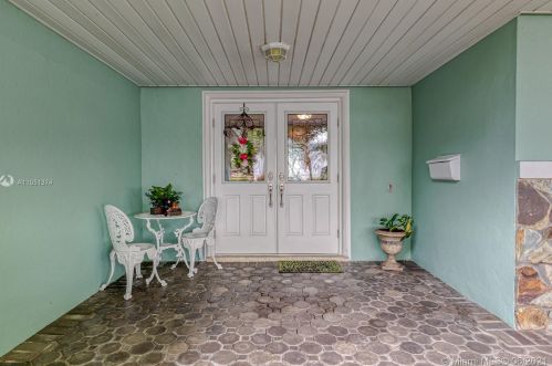 7440 Twin Sabal Dr, Hialeah FL  33014-2529 exterior