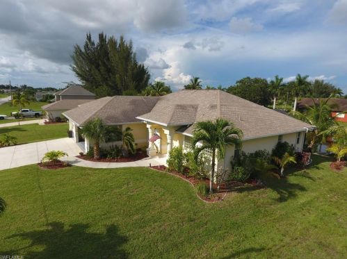 1429 4th Pl, Cape Coral, FL 33990-2015