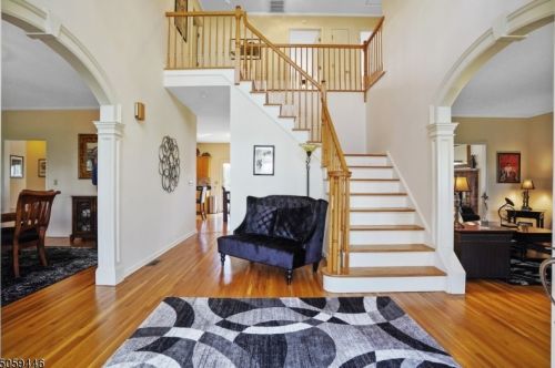 1 Jordanna Ct, Bedminster, NJ 07921-2679