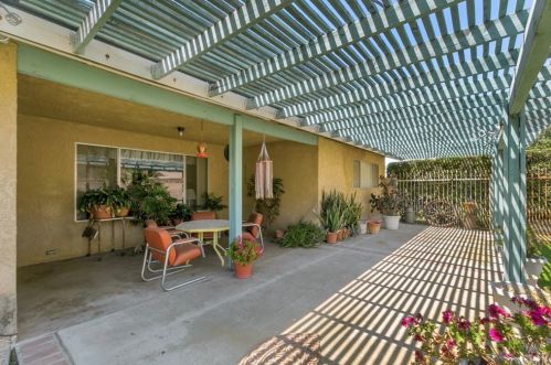 222 Condor Dr, Rialto CA  92377-4718 exterior