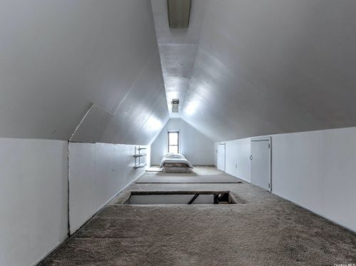 20 Marshall Ave, Floral Park NY  11001-3201 exterior