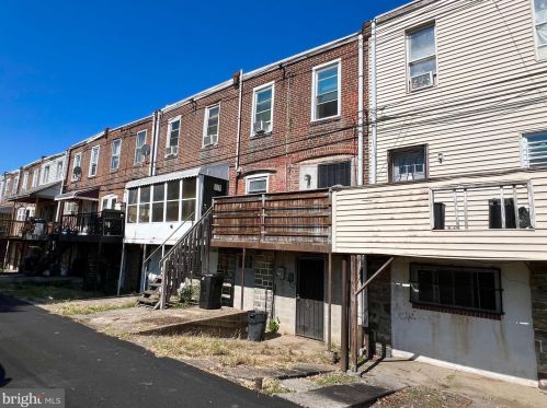 6810 Guyer Ave, Philadelphia PA 19142-2518 exterior