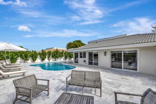 914 Foxpointe Cir, Delray Beach, FL 33445-4314