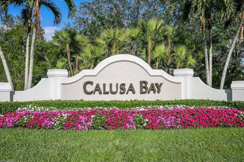 6813 Satinleaf Rd, Naples FL  34109-6115 exterior