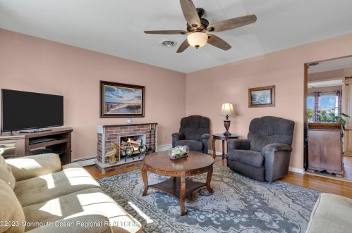 316 Sunset Dr, Pelican Island NJ  08751-2225 exterior