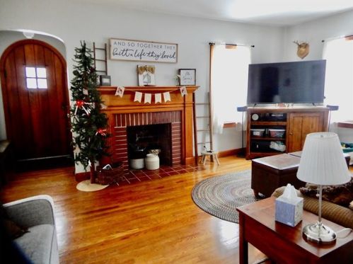 738 Broad Street Ext, Grove City, PA 16127-4612