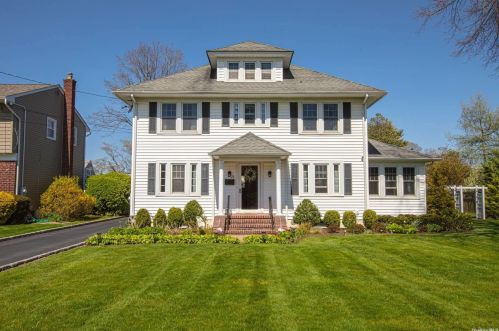 23 Sunset Rd, Bayshore, NY 11706-7816