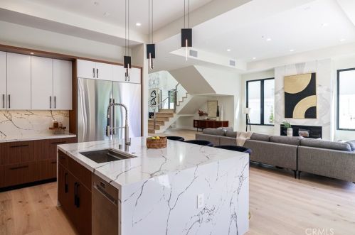 1813 Walnut Ave, Manhattan Beach CA  90266-5018 exterior