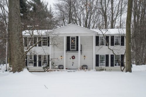 35 Ardsley Ln, Buffalo, NY 14221-1801