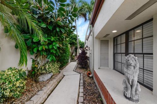 5622 Kiowa Cir, Boynton Beach FL  33437-1901 exterior