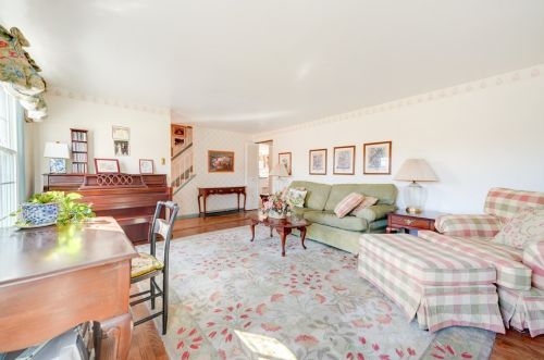 146 Morrison Dr, Pittsburgh, PA 15216-1132