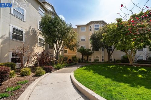 555 10th St, Oakland, CA 94607-4030