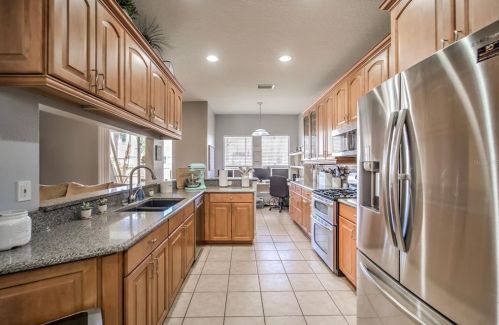 24409 Breezy Oak Ct, Lutz, FL 33559-7922