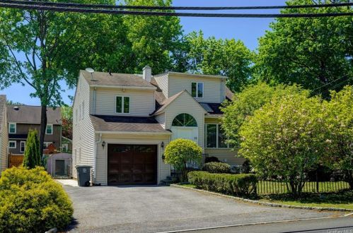 15 Ridgeway, White Plains NY  10605-3706 exterior