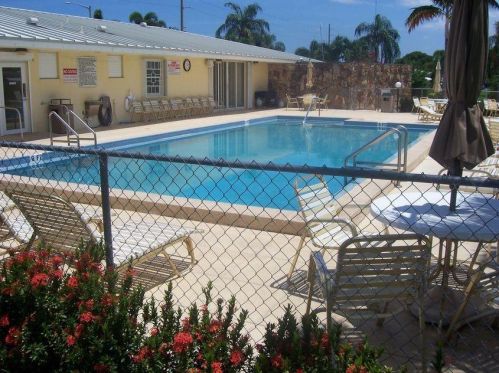 201 Country Ln, Boynton Beach, FL 33435-1551
