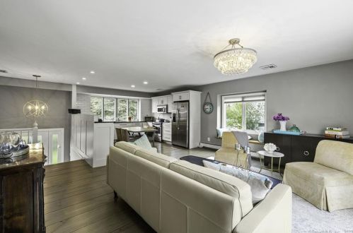 8 Abbott Ave, Ridgefield CT  06877-4407 exterior