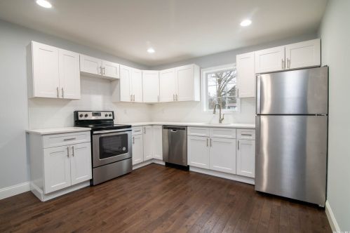20 Terry Ave, Lake Grove, NY 11755-3200