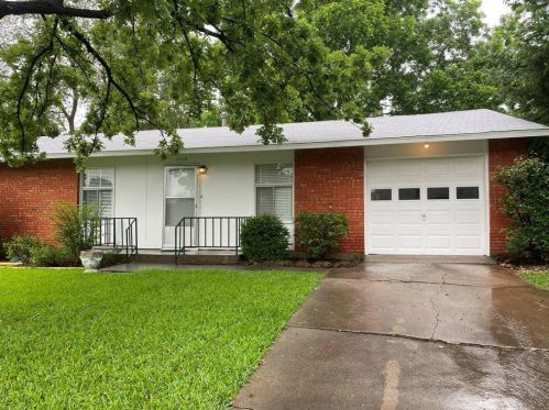1018 Edinburg Ln, Denton, TX 76209-1249