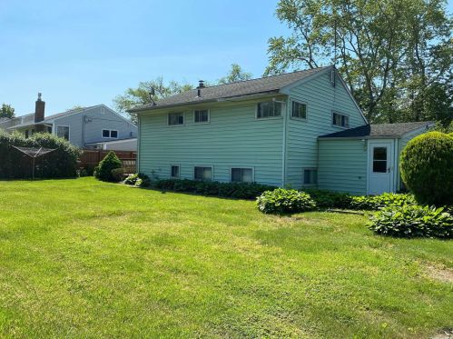 15 Bayley Pl, Huntington Station, NY 11746-3105