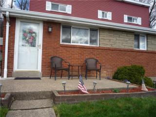 3475 Pleasantvue Dr, Pittsburgh, PA 15227-4333