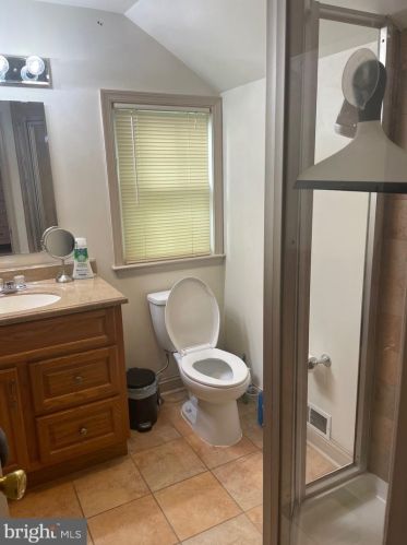 18 Chapel Ave, Camden NJ  08109-5102 exterior