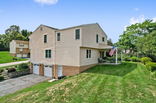 4060 Hill St, Library, PA 15129-9571
