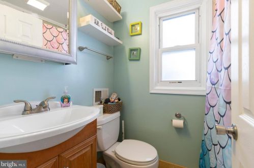 633 Division St, Gloucester NJ  08030-2335 exterior