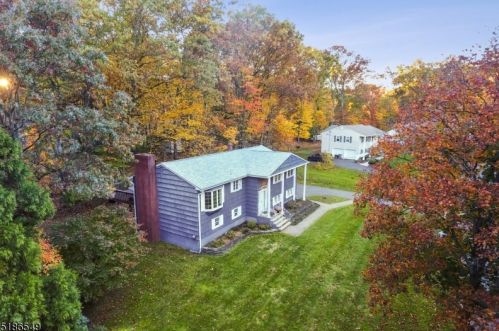 43 Tarn Dr, Greystone Park, NJ 07950-2755