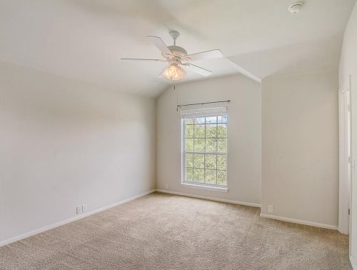 125 Sweet Gum, Uhland TX  78640-5961 exterior