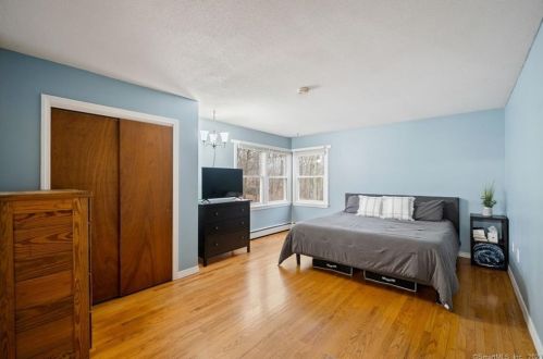 11 Palmer Dr, Gales Ferry CT  06335-1529 exterior