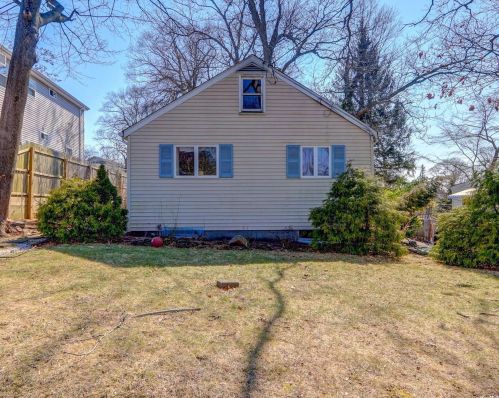 64 20th St, Huntington Station, NY 11746-3202