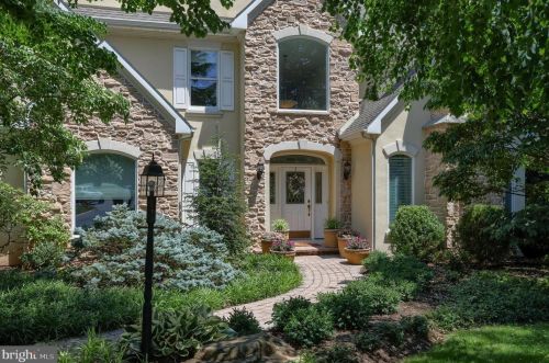 651 Pheasant Run Rd, Hummelstown, PA 17036-8502