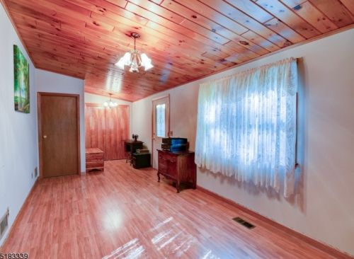 40 Lake Pochung Rd, Wantage NJ  07461-4126 exterior