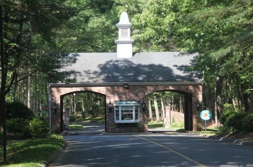 84 Tunxis Vlg, Farmington, CT 06032-1520