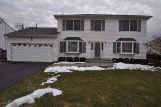 158 Szymanski Dr, Spotswood, NJ 08884-1071
