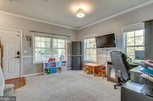 2998 Chinkapin Oak Ln, Woodbridge VA  22191-7514 exterior