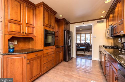 1202 Dundee Dr, Dresher PA 19025-1643 exterior