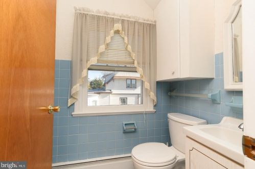 556 Leverington Ave, Philadelphia PA 19128-3314 exterior