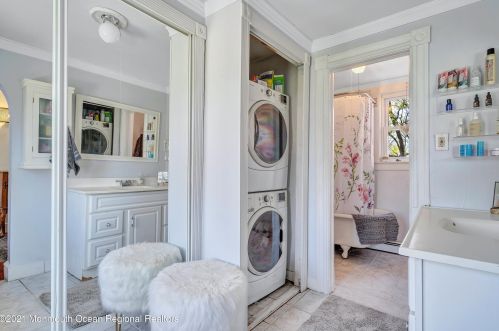 914 Central Ave, Tinton Falls NJ  07712-5735 exterior